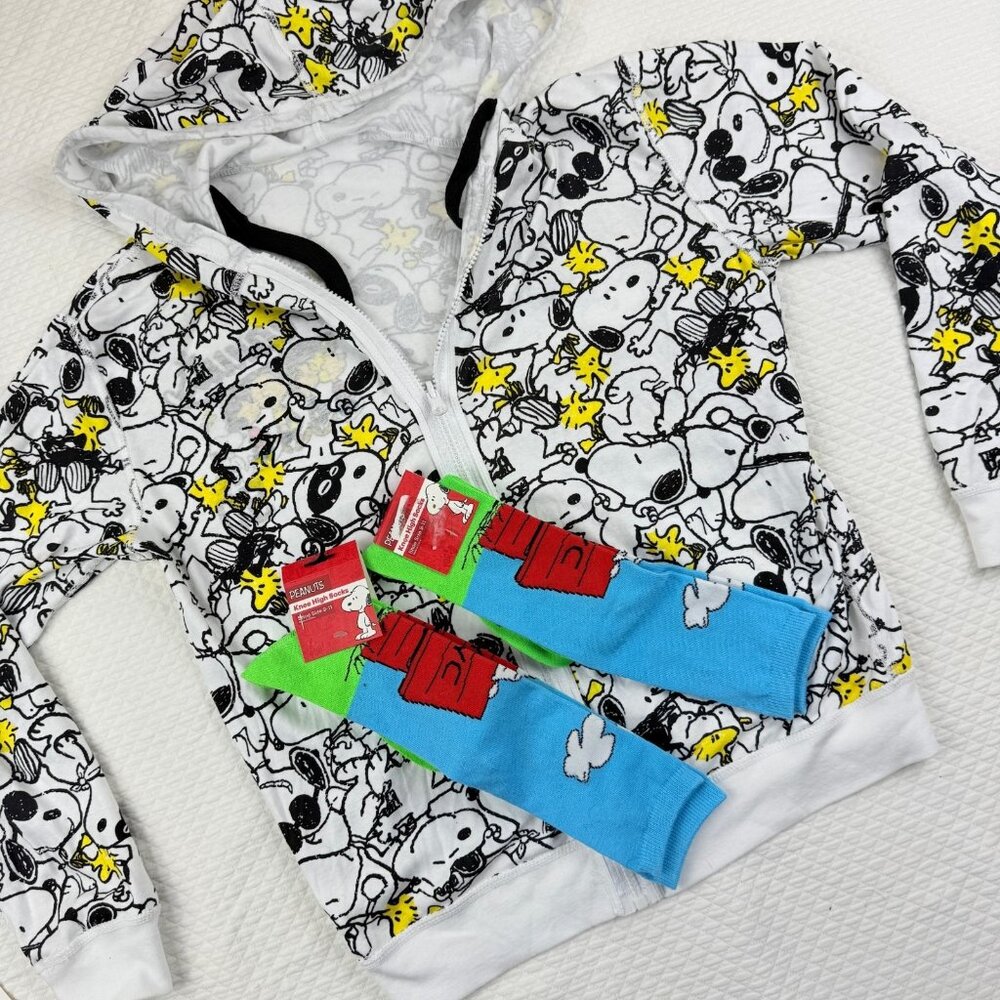 Peanuts Reversible Full Zip Hooded Jacket and 2 Pairs Socks Women Medium Snoopy